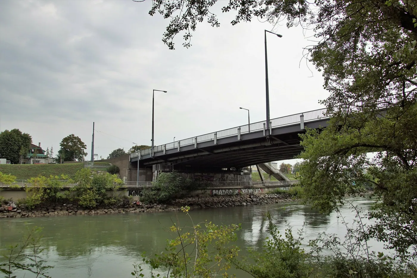 Stadionbrücke über den Donaukanal in Wien